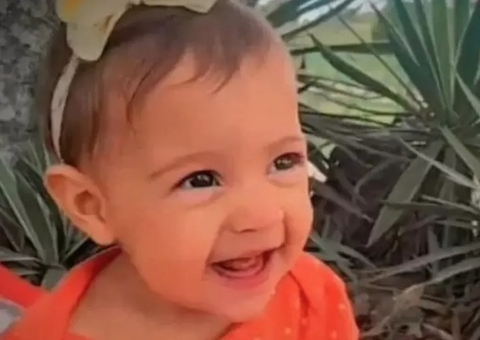 Bebê morre afogada após cair em balde com água