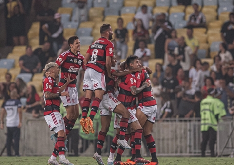 Com goleada de 4 a 1 no Vasco, Flamengo chega a 8 jogos sem derrotas 