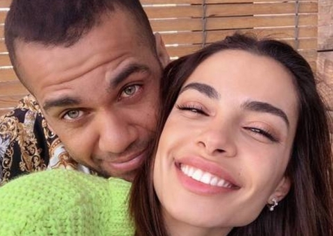 Ex-mulher de Daniel Alves diz que jogador é inocente e comenta visitas na prisão