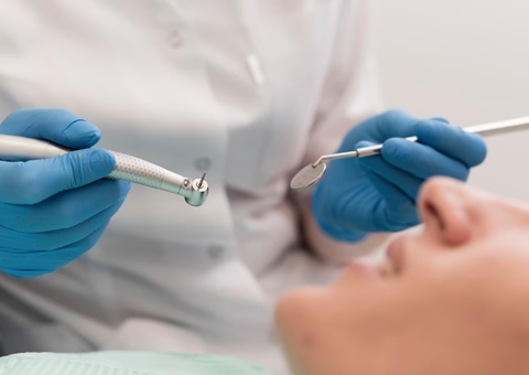 Cirurgião dentista vai receber R$ 160 mil após violações trabalhistas em Manaus