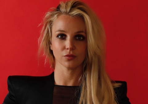 Britney Spears anuncia fim da carreira