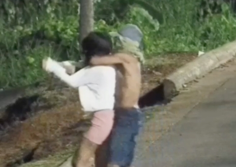 Vídeo: Jovem é agarrada e arrastada por homem em tentativa de estupro no Amazonas