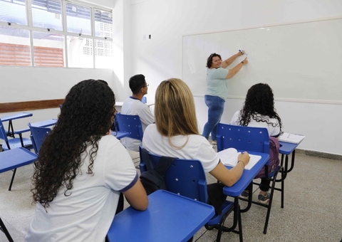 Governo realiza pagamento de progressões verticais a 2.225 professores no Amazonas