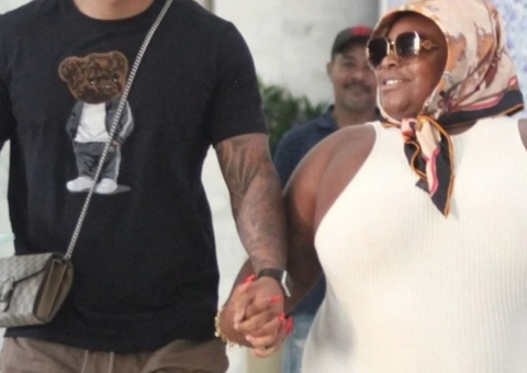 Jojo Todynho é flagrada pela primeira vez com o novo namorado em aeroporto