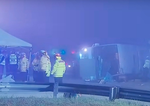 Ônibus com convidados de casamento capota e mata 10 pessoas