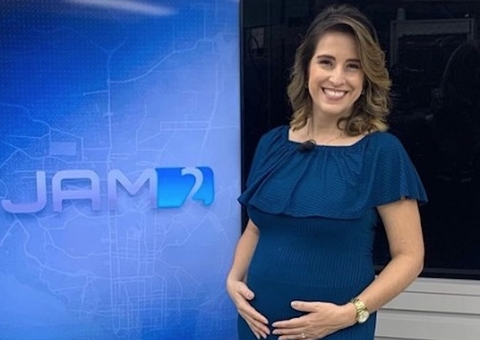 Luana Borba dá à luz e mostra fotos do rostinho da filha: 'sem palavras'