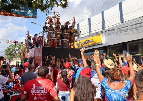Trio Panavueiro comanda 3 dias de festa ao som de toadas em Parintins