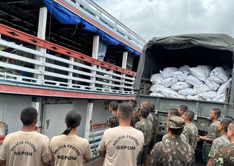 PF apreende 19 toneladas de pescado ilegal em frigorífero fluvial no Amazonas