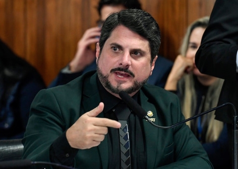 PF faz busca e apreensão em endereços de senador Marcos do Val