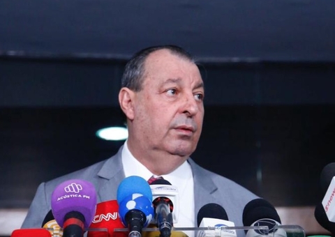 Omar vai retirar Fundeb do limite de gastos do Arcabouço Fiscal