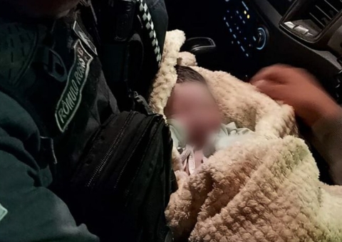 Recém-nascido é abandonado dentro de caixa em terreno baldio em Manaus