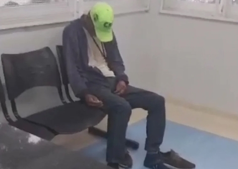 Seis servidores são afastados após homem morrer sentado em unidade de saúde