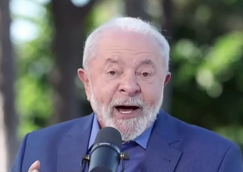 Lula ignora promessa, repete Bolsonaro e usa live oficial para ataques