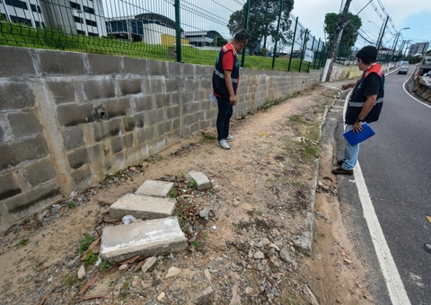 Prefeitura ameaça multar Faculdade Estácio por destruir calçada em avenida de Manaus