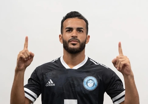 Jogador brasileiro morre aos 24 anos após carro invadir sua casa 