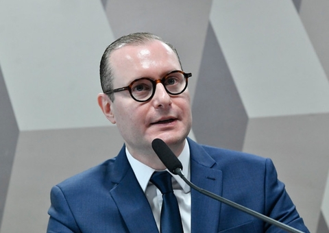 Zanin se defende em sabatina de ser chamado de 'advogado pessoal' de Lula