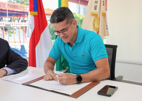 Prefeito de Manaus anuncia pagamento da parcela do 13º salário 