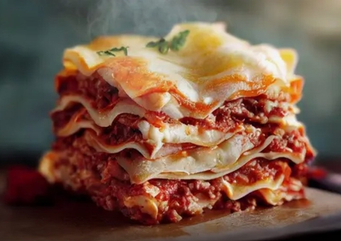 Pai esfaqueia filho em briga por pedaço de lasanha