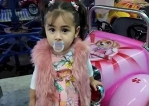 Criança morre após tentar pegar brinquedo e TV de tubo cair sobre ela