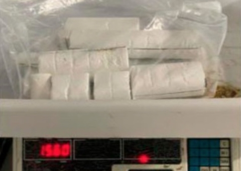 PF prende idosa colombiana com cocaína no Amazonas; droga iria para Portugal