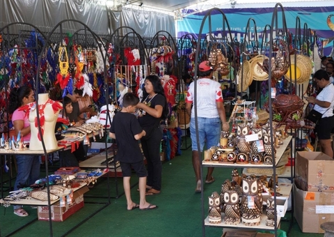 Artesãos arrecadam mais de R$ 100 mil às vésperas do Festival de Parintins