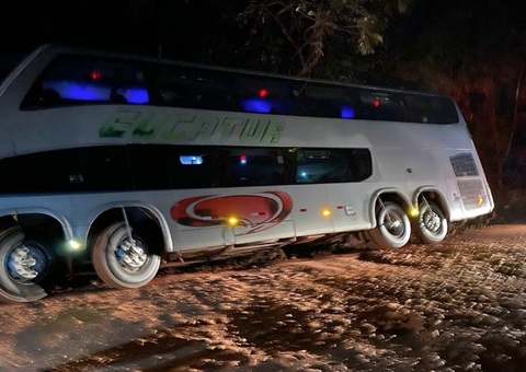 Jogadores do Princesa sofrem acidente na BR-174 a caminho de jogo em Boa Vista