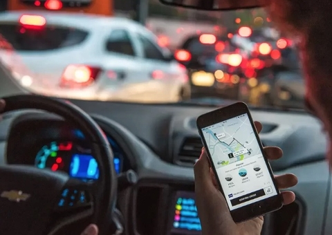 Uber é condenada a indenizar passageira agredida por motorista