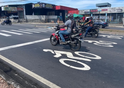 Áreas de espera para motociclistas são instaladas em avenida de Manaus