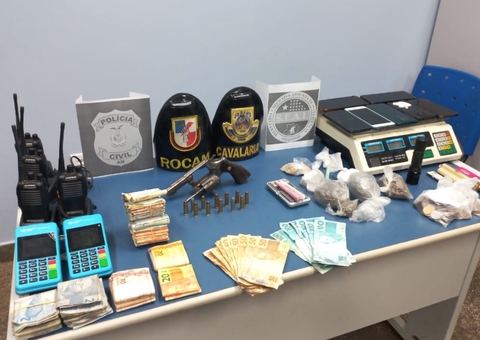Dupla é presa com armas, drogas e R$ 6 mil em Parintins