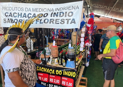 Cachaça do Índio é sucesso na Feira de Artesanato em Parintins
