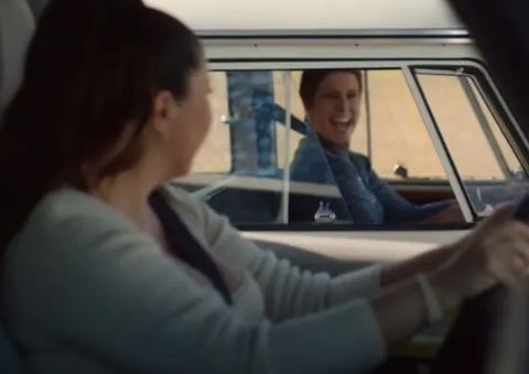 Elis Regina é recriada por IA em comercial ao lado da filha Maria Rita; assista