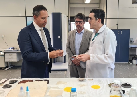 Embaixador do Peru visita CBA e se surpreende com biodiversidade Amazônica