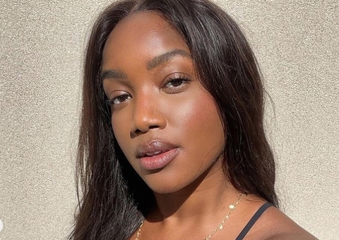 Iza surge nua nos bastidores de ensaio para álbum e é elogiada: 'gostosa'