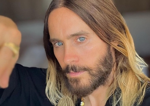 Jared Leto vive affair com modelo brasileira, que já integrou equipe de Faustão