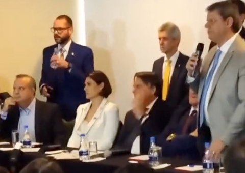 Bolsonaro interrompe fala de Tarcísio em reunião do PL sobre reforma tributária