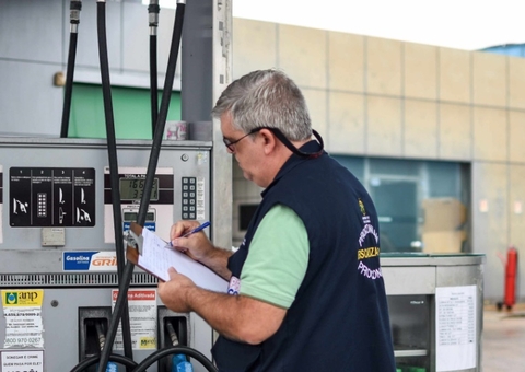 Valor da gasolina varia de R$ 6,27 a R$ 6,29 nos postos de Manaus e diesel tem diferença de R$ 1 real