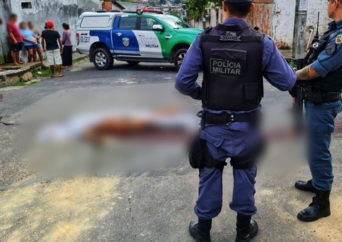 Criminosos matam e atropelam homem em Manaus; bilhete aponta próxima vítima