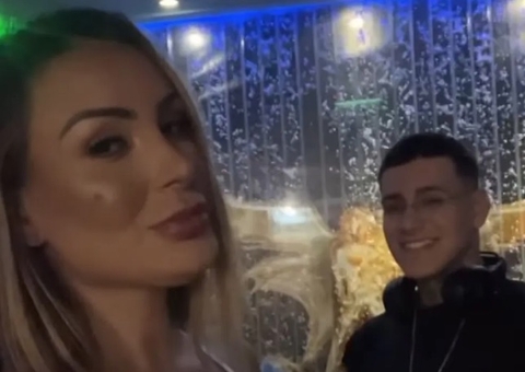 Andressa Urach leva filho à boate de entretenimento adulto e causa revolta