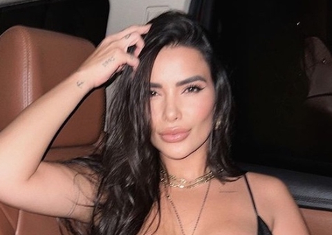 Mexicana Dania Mendez usa vestido transparente em aniversário de Vini Jr. 