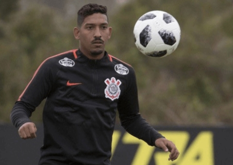 Amazonas FC fecha com ex-Corinthians Léo Príncipe