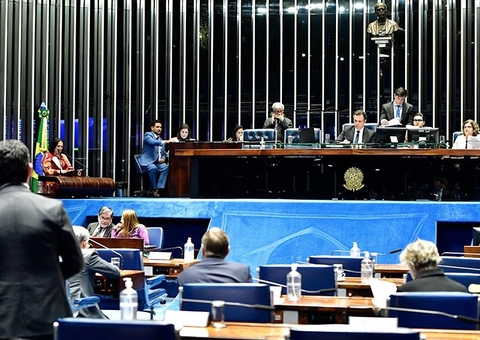 Senado aprova lei que proíbe vínculo empregatício entre igrejas e pastores