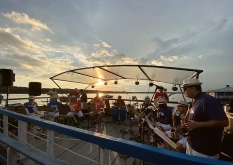 Orquestra de Beiradão do Amazonas faz show gratuito no Jazz no Flutuante