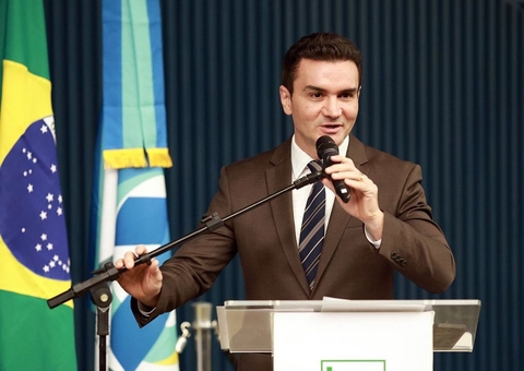 Lula anuncia Celso Sabino como novo ministro do Turismo