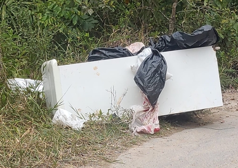 Geladeira com corpo esquartejado é jogada em ramal de Manaus