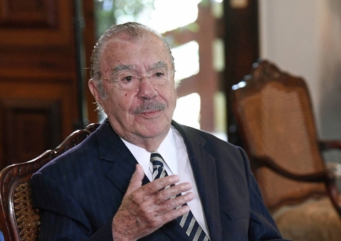 Ex-presidente José Sarney é internado após queda em casa