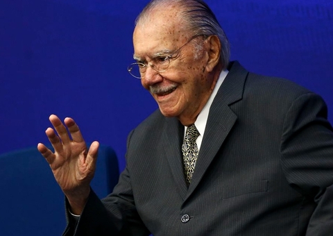 José Sarney recebe alta após queda e diagnóstico de isquemia cerebral