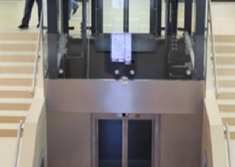 Homem morre após ser esmagado por elevador de shopping