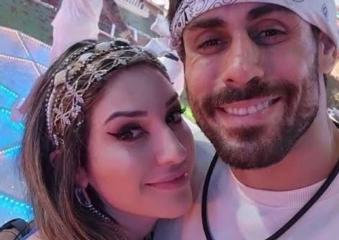 Fãs organizam vakinha para exibir imagens de Amanda e Cara de Sapato na Times Square