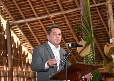 Governador em exercício do Amazonas sanciona lei que cooficializa 16 línguas indígenas