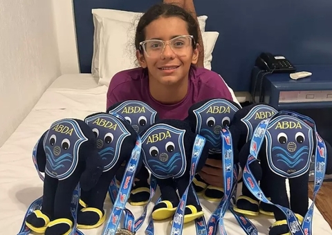 Jovem promessa da natação, amazonense Adriele Marcela assina com Flamengo